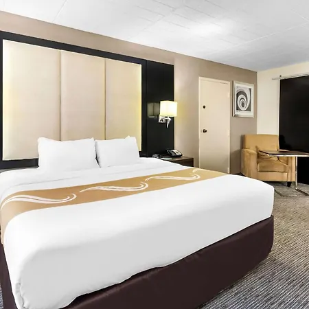 Quality Inn & Suites Altoona-3