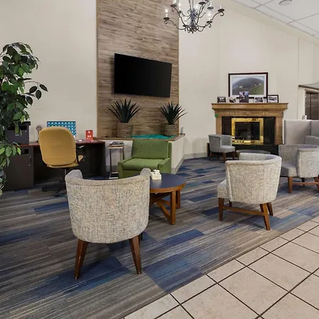 Quality Inn & Suites Altoona-2