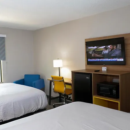 Days Inn By Wyndham Farmville-2