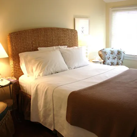 The Oak Bluffs Inn-3