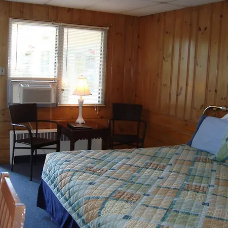 Town & Beach Motel-2