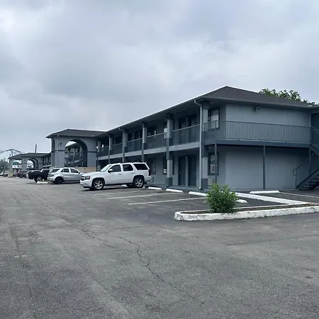 Mustang Inn And Suites-3