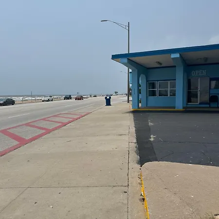 Econo Lodge Galveston Seawall-2