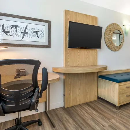Best Western Plus Capitola By-The-Sea Inn & Suites-2
