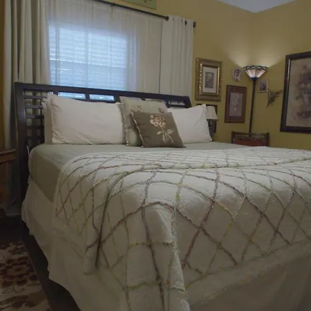 Granbury Gardens Bed And Breakfast-3