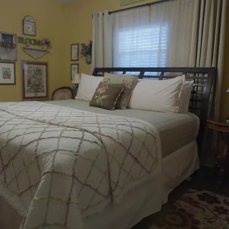 Granbury Gardens Bed And Breakfast-2