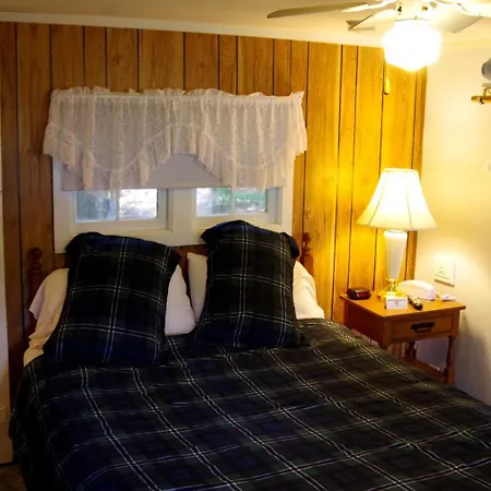 Edgewater Inn & Cottages-2
