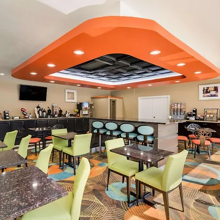 Clarion Inn & Suites Russellville I-40-3