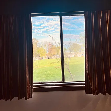 Travelodge By Wyndham Valleyfair Shakopee-3
