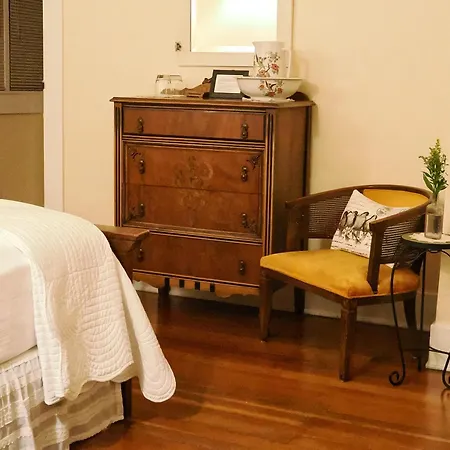 Lady Geneva Bed & Breakfast-3