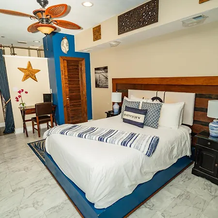 Water'S Edge Inn - Adults Only-2