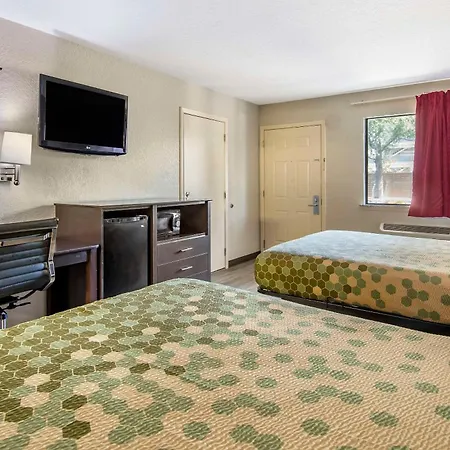 Econo Lodge Near Lackland Air Force Base-Seaworld-3