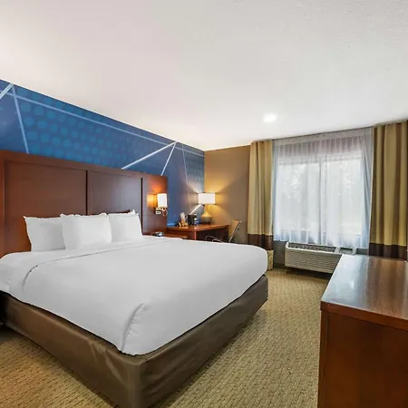 Comfort Suites Omaha East-Council Bluffs-3