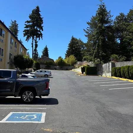Days Inn By Wyndham Seattle Aurora-2