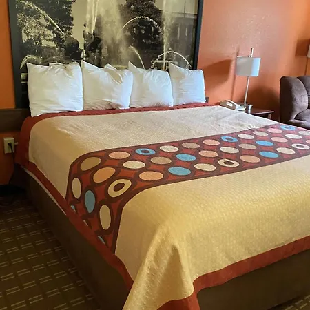 Super 8 By Wyndham Altoona-2