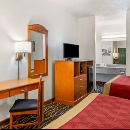 Econo Lodge Inn & Suites-3