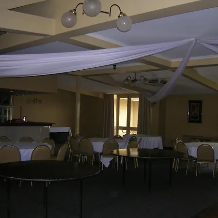 Overlander Hotel Motel-2