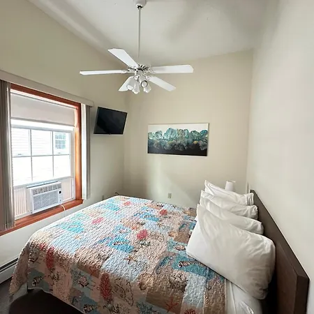Abellona Inn & Suites-3