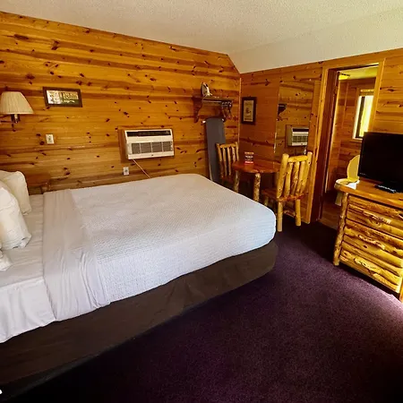 Cabins Of Mackinac & Lodge-3