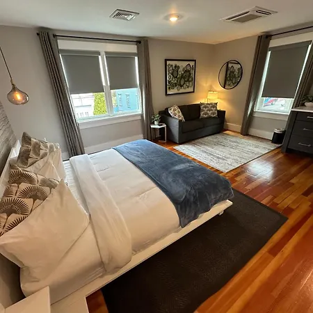 Entire Modern 7 Unit 7 Bath Boutique Inn-2