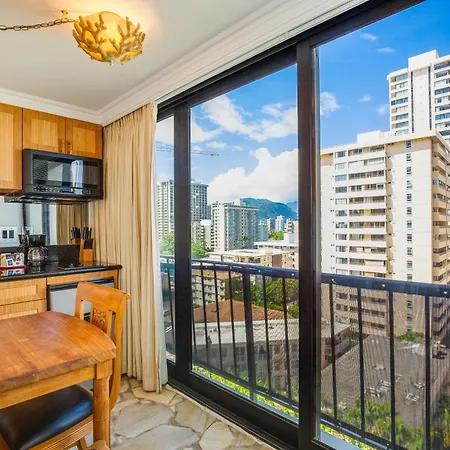 Castle Bamboo Waikiki Hotel-3