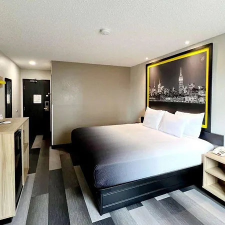 Super 8 By Wyndham Cedar Rapids-3