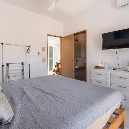 Carlota Guest House-3