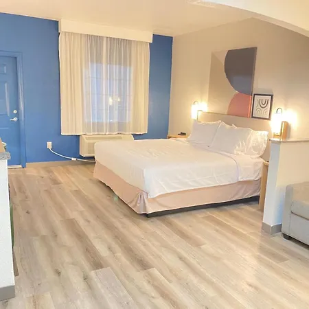 Spark By Hilton Galveston-3