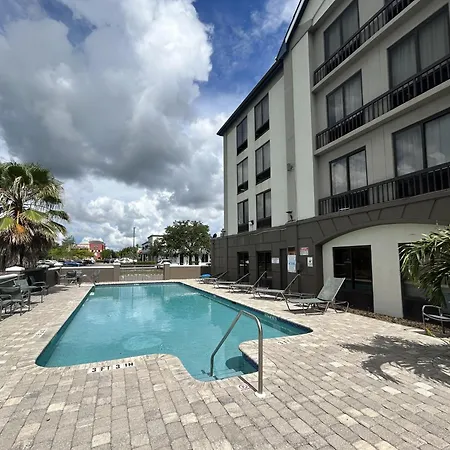 Spark By Hilton Fort Myers-3