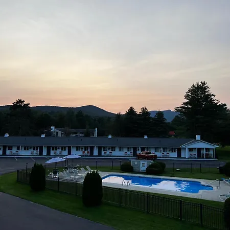 Stowe Motel & Snowdrift-3