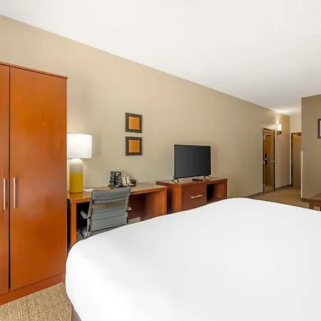 Comfort Suites Near Vancouver Mall-3