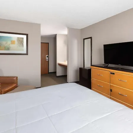Travelodge By Wyndham Redwood Falls-3