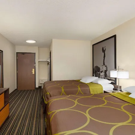 Super 8 By Wyndham Dodge City-3