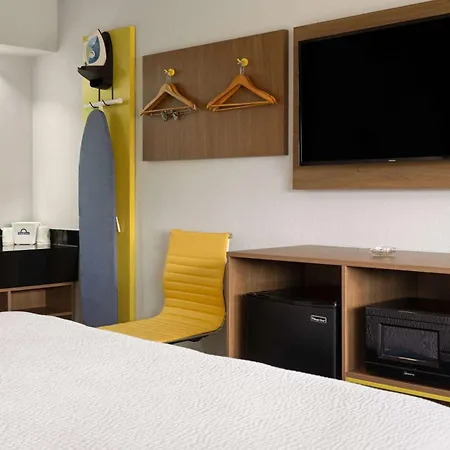 Days Inn By Wyndham Columbus Worthington-3