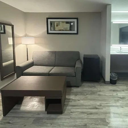 Quality Inn & Suites At Airport Blvd I-65-3
