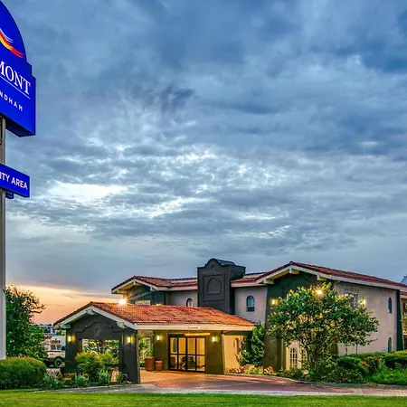 Baymont By Wyndham Austin University Area-2