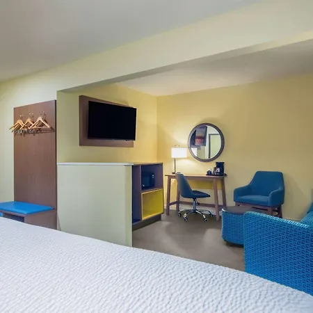 Days Inn & Suites By Wyndham Waterloo-2