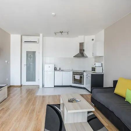 Corvin Plaza Apartments & Suites-3