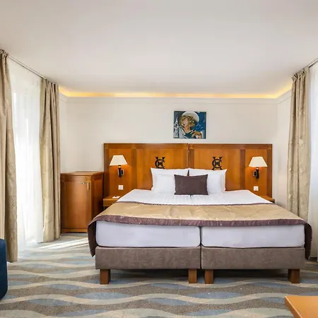 Carlton Hotel Buda Castle-3