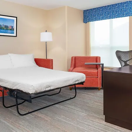 Hampton Inn & Suites Madison Downtown-3