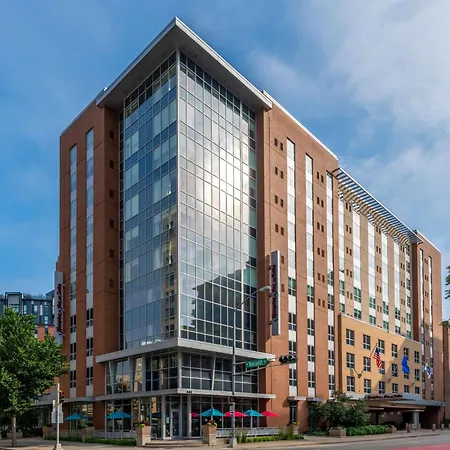 Hampton Inn & Suites Madison Downtown-2