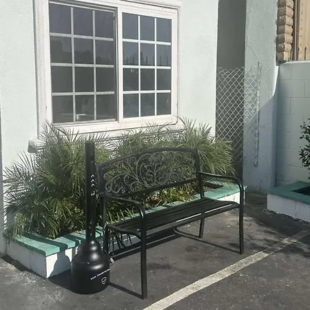 Super 8 By Wyndham Oceanside Downtown-2