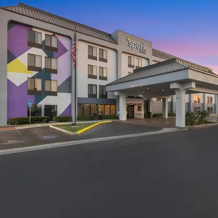 Spark By Hilton Bakersfield Central-2