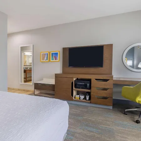 Hampton Inn & Suites Brenham-2