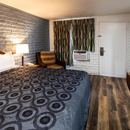 Hitching Post Studios Inn-2