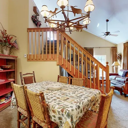 Riverside Treehouse-3