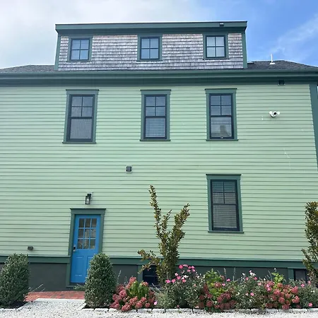 Epic Downtown Newport Location W Parking-3