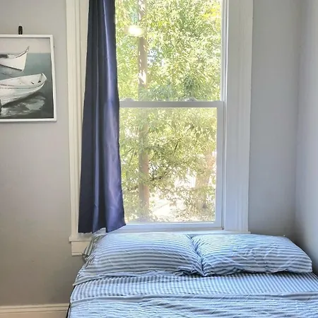 Budget Bed Room Near Downtown Inner Harbor W Free Parking-2