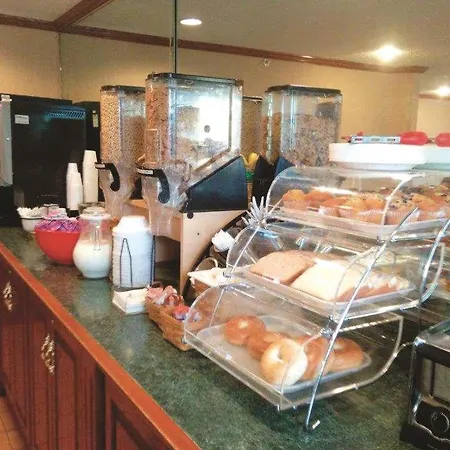 La Quinta Inn By Wyndham Detroit Southgate-2