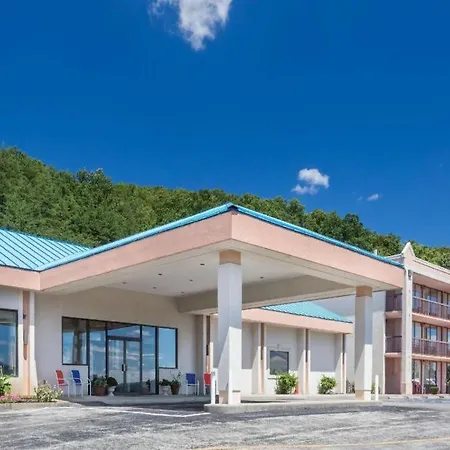 Howard Johnson Hotel & Conference Center By Wyndham Salem-2